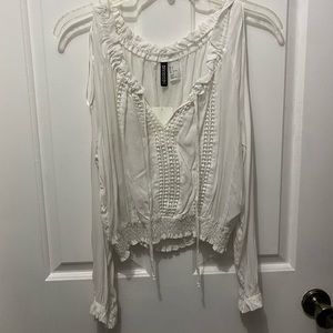 BRAND NEW long sleeve crop top weigh shoulder cutouts